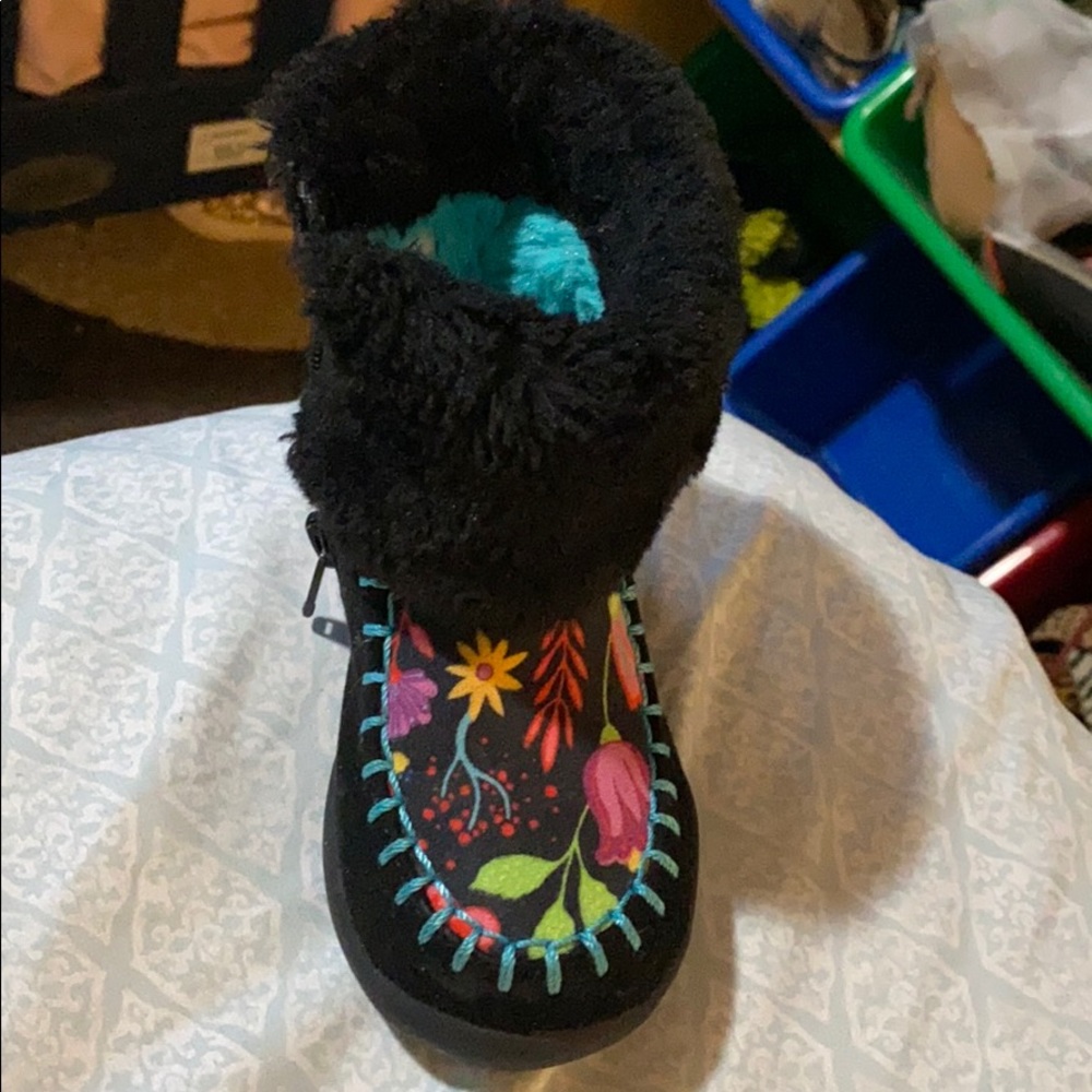 slighty worn - Picture 2 of 2